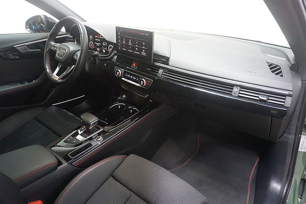 AUDI A4 2024
