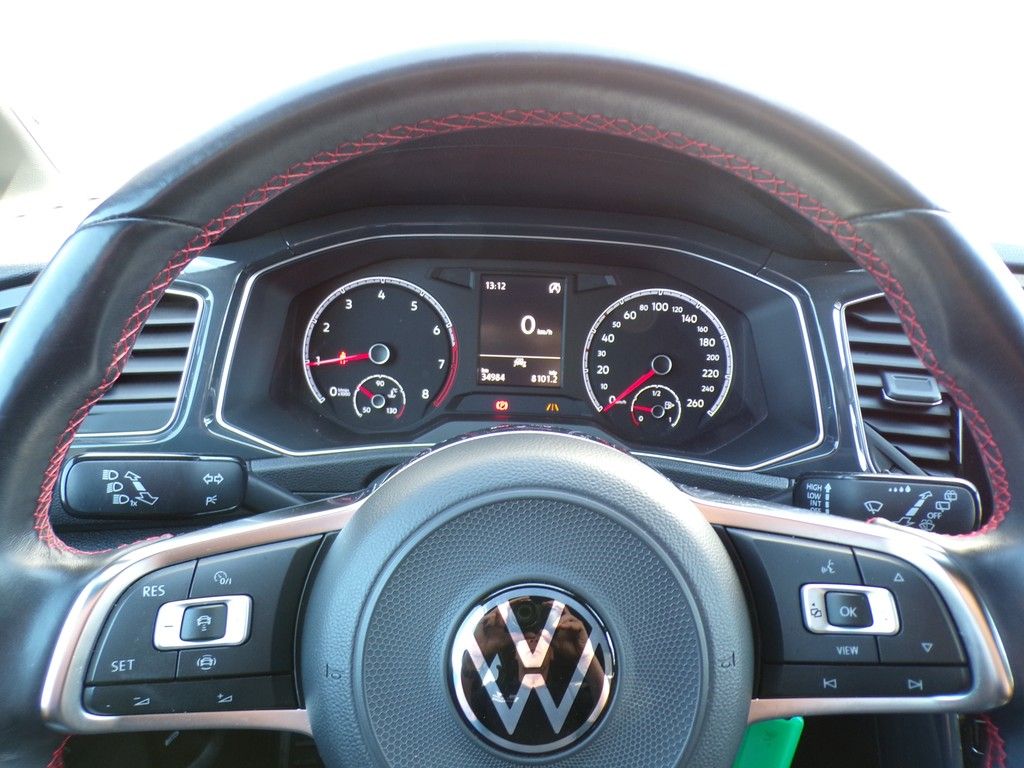Fahrzeugabbildung Volkswagen T-Roc Sport 1.5 l TSI Sport Ganzjahresreifen / N