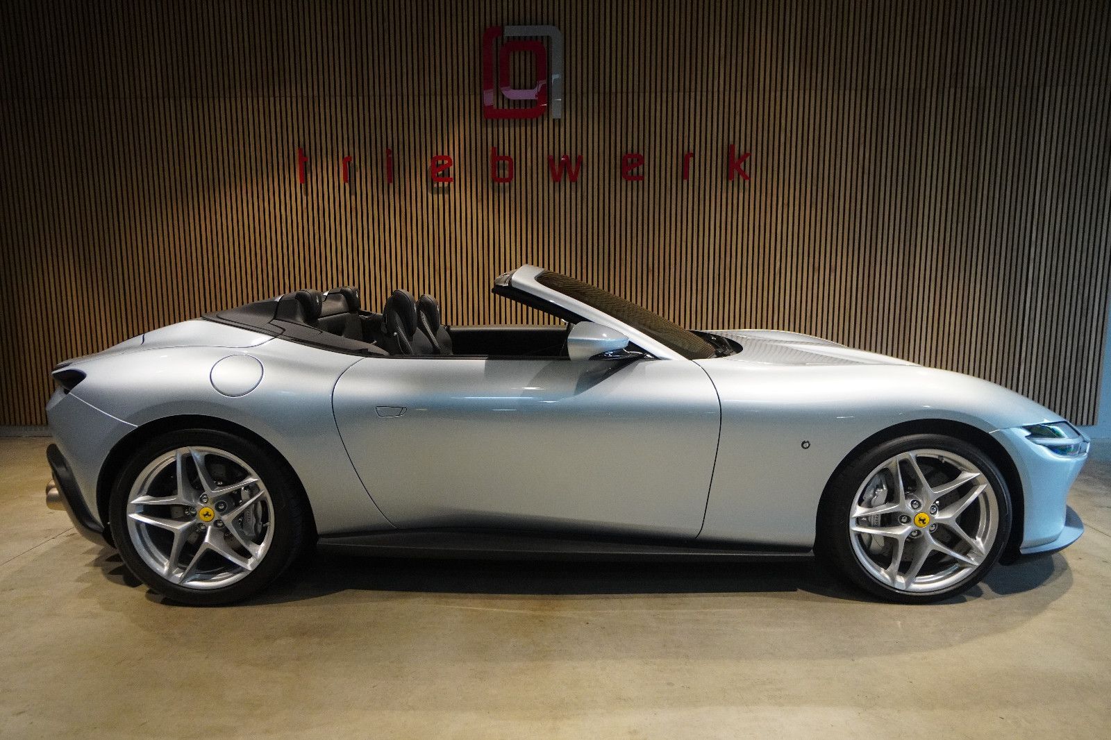 FERRARI Roma