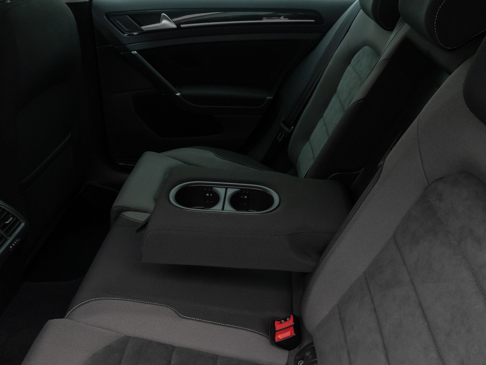 Fahrzeugabbildung Volkswagen Golf Highline PDC ACC Massage HiFi Sportsitz LM