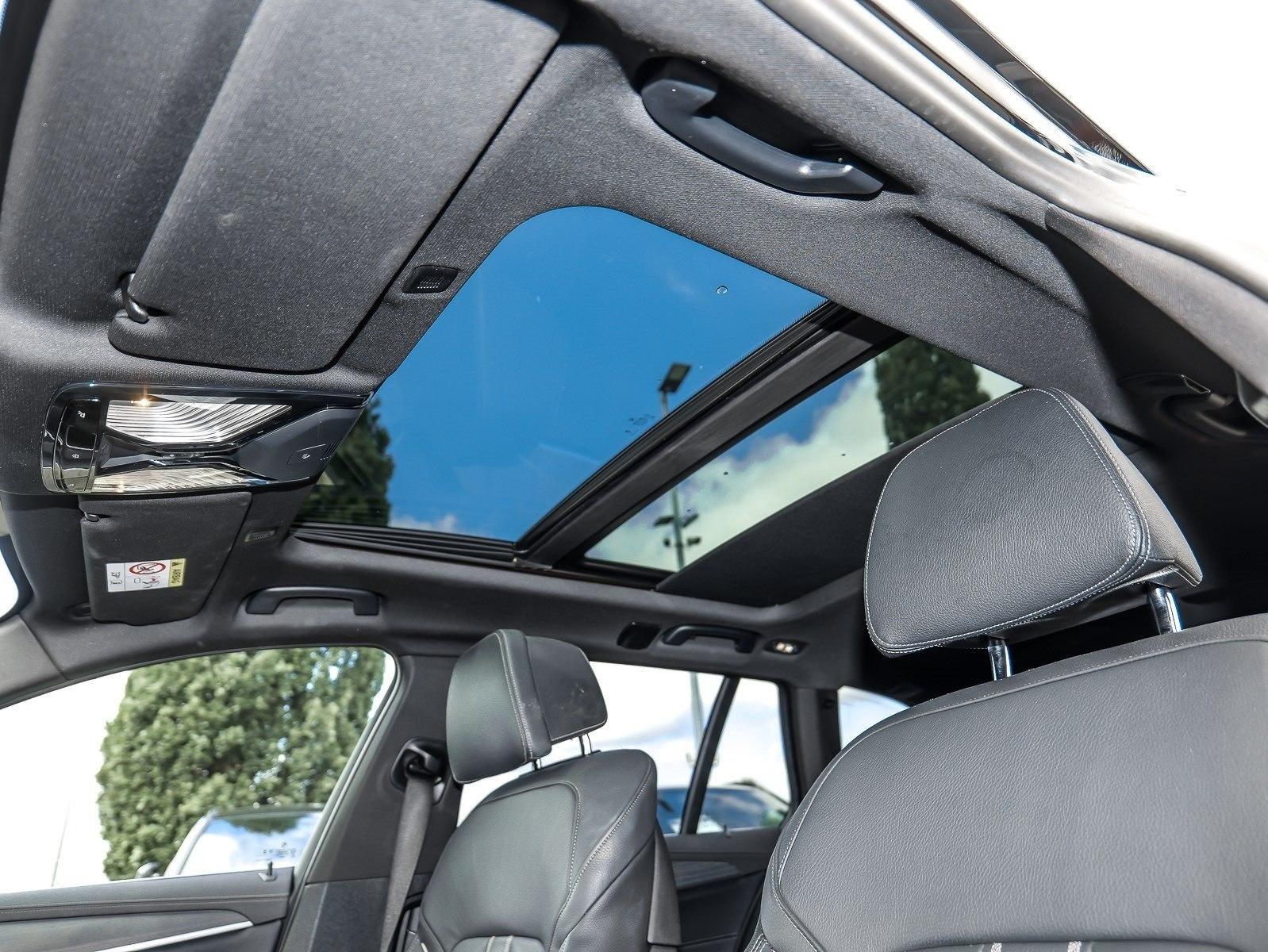 BMW 530d Touring Luxury Line HUD PANO RFK NAVI DAB