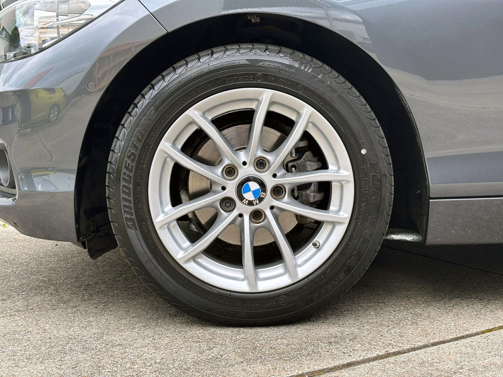 Fahrzeugabbildung BMW 118i Advantage Steptronic. ACC PDC NAV AHK SHZ