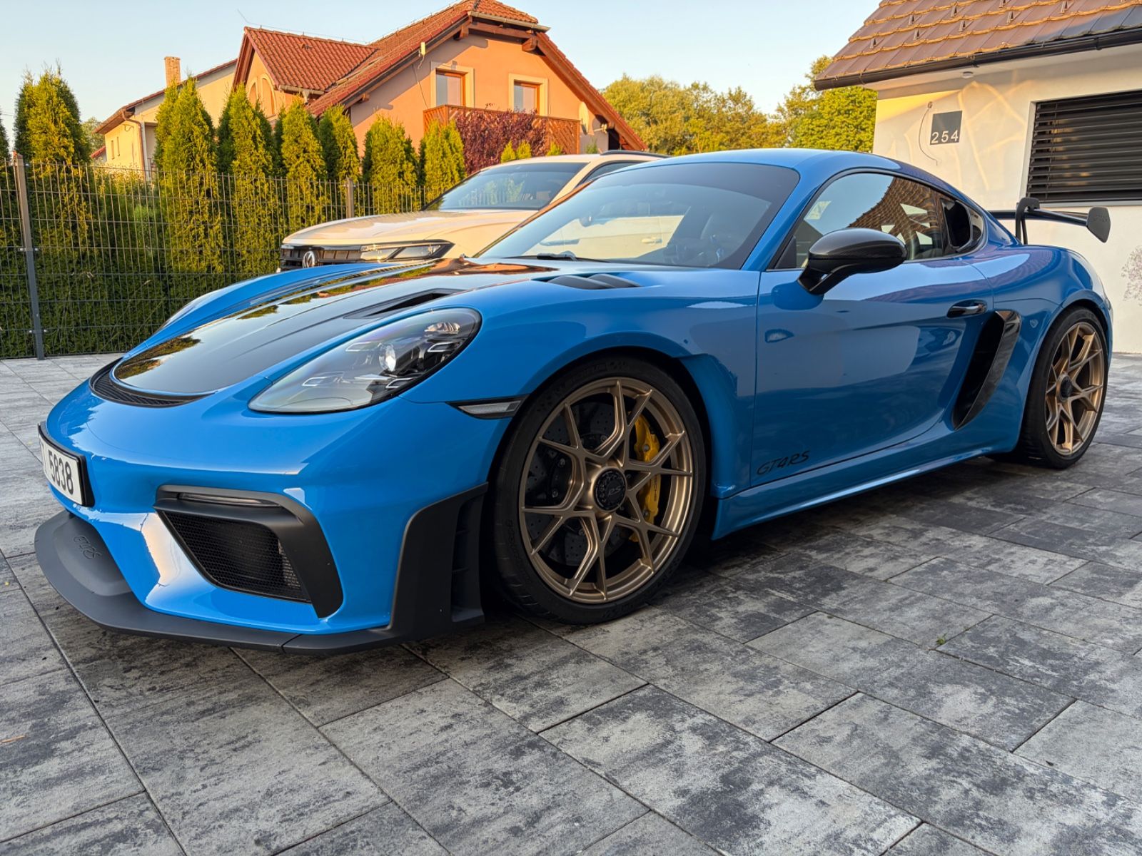 PORSCHE Cayman GT4 RS 
