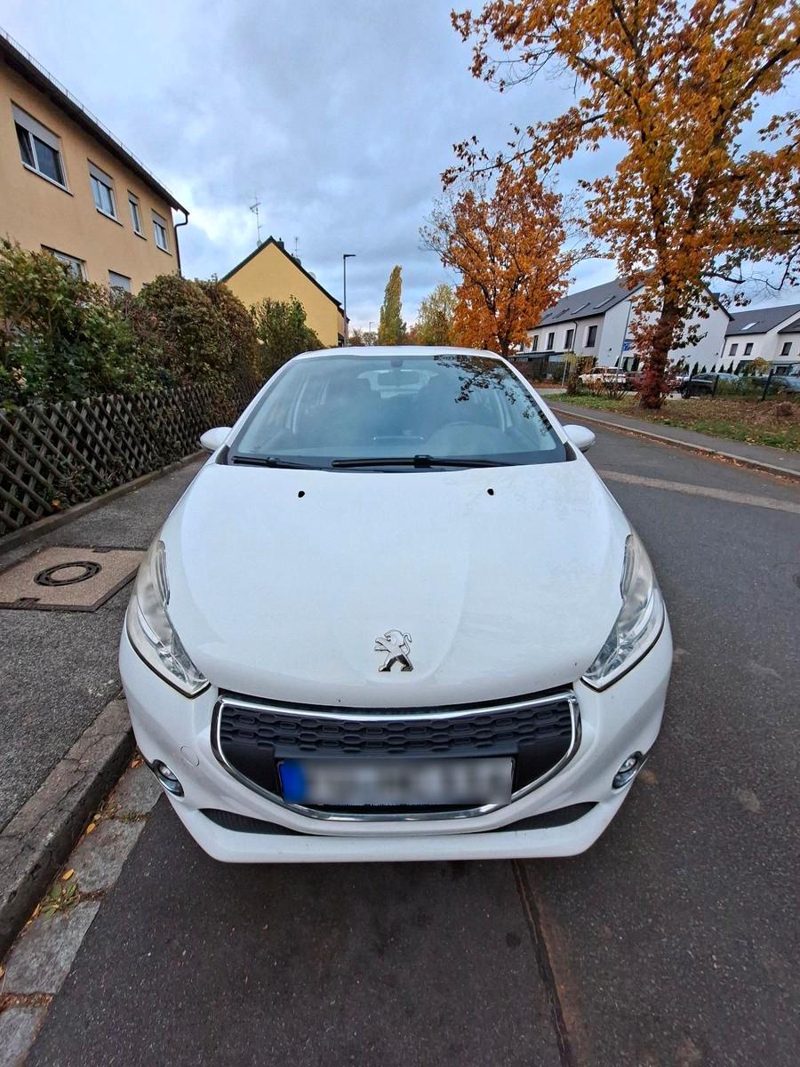 Peugeot e-208