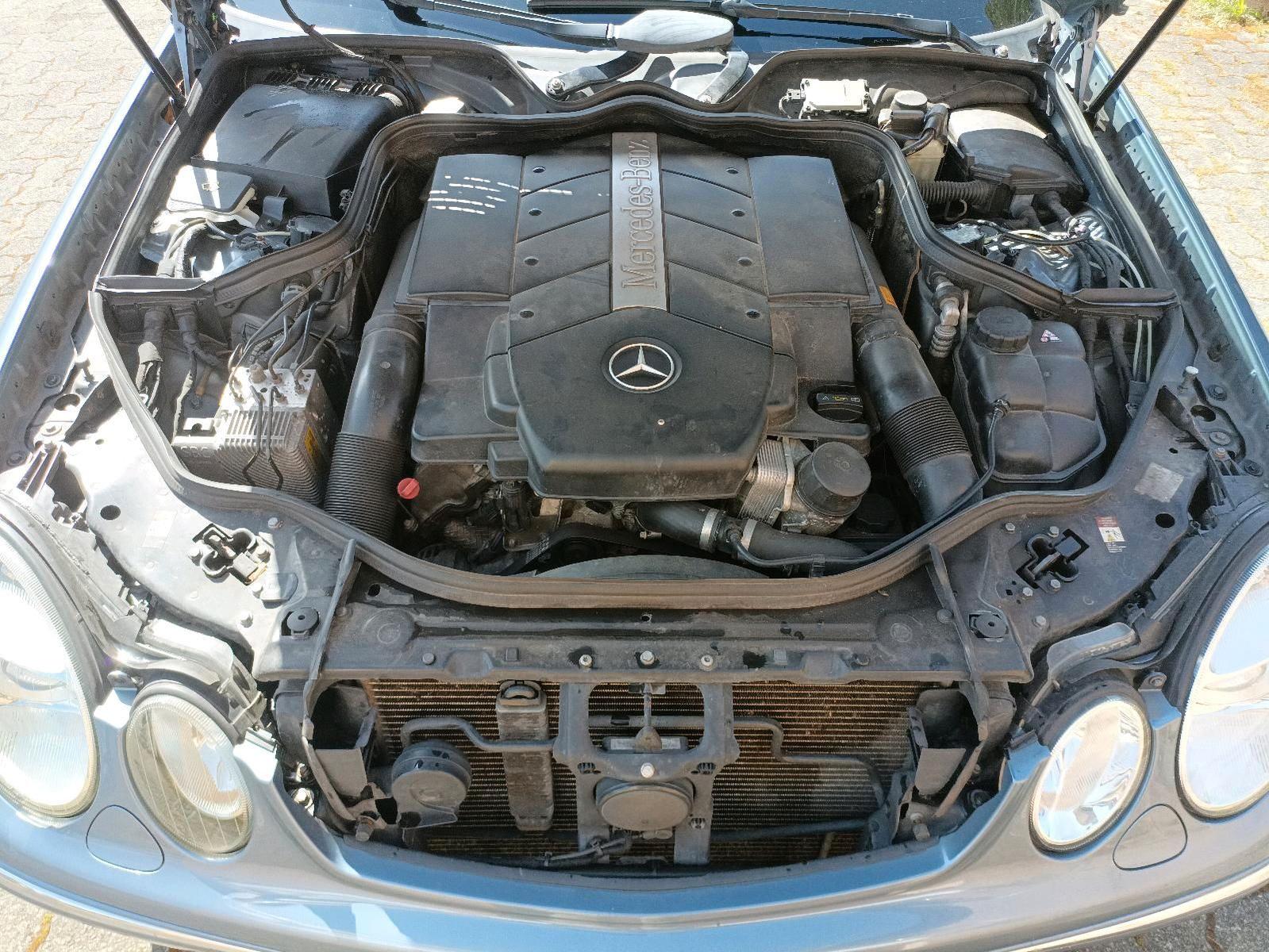 Mercedes-Benz E500 2004 — photo 14