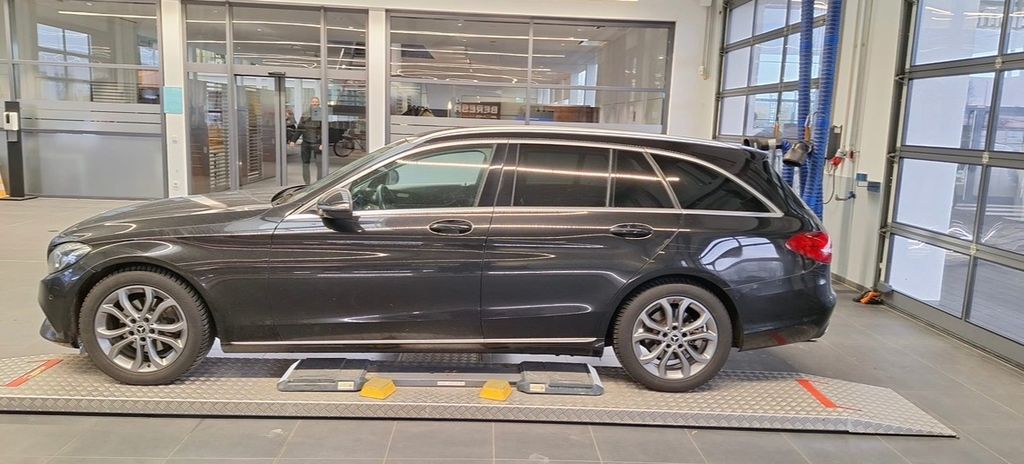 Image of Mercedes-Benz C 220