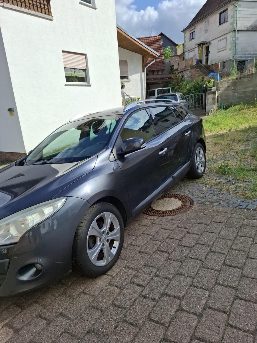 Renault Megane 2010 — rear view