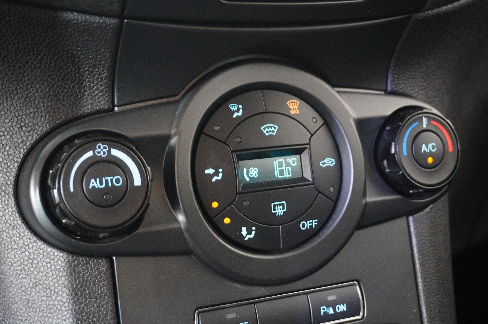 Fahrzeugabbildung Ford Fiesta 1,0 TREND 5-TÜR LED/SHZ/PDC/NEBEL/USB