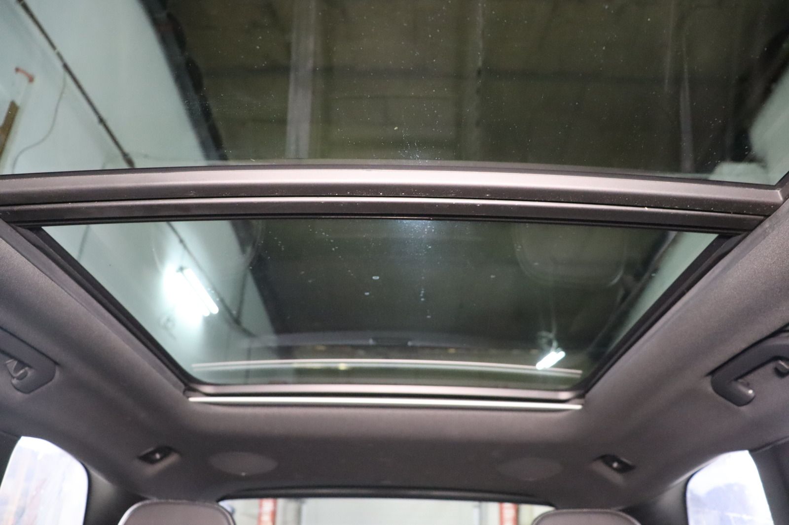 Fahrzeugabbildung Volvo XC60 D4 AWD R - Design aus 1. Hand