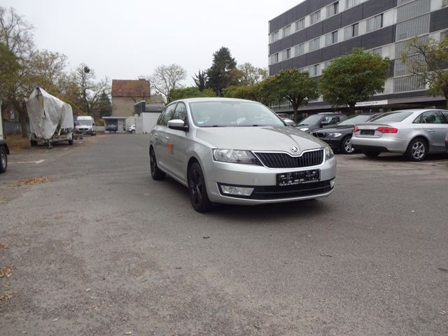 Skoda Rapid Spaceback Emotion Plus Folie am Fahrzeug