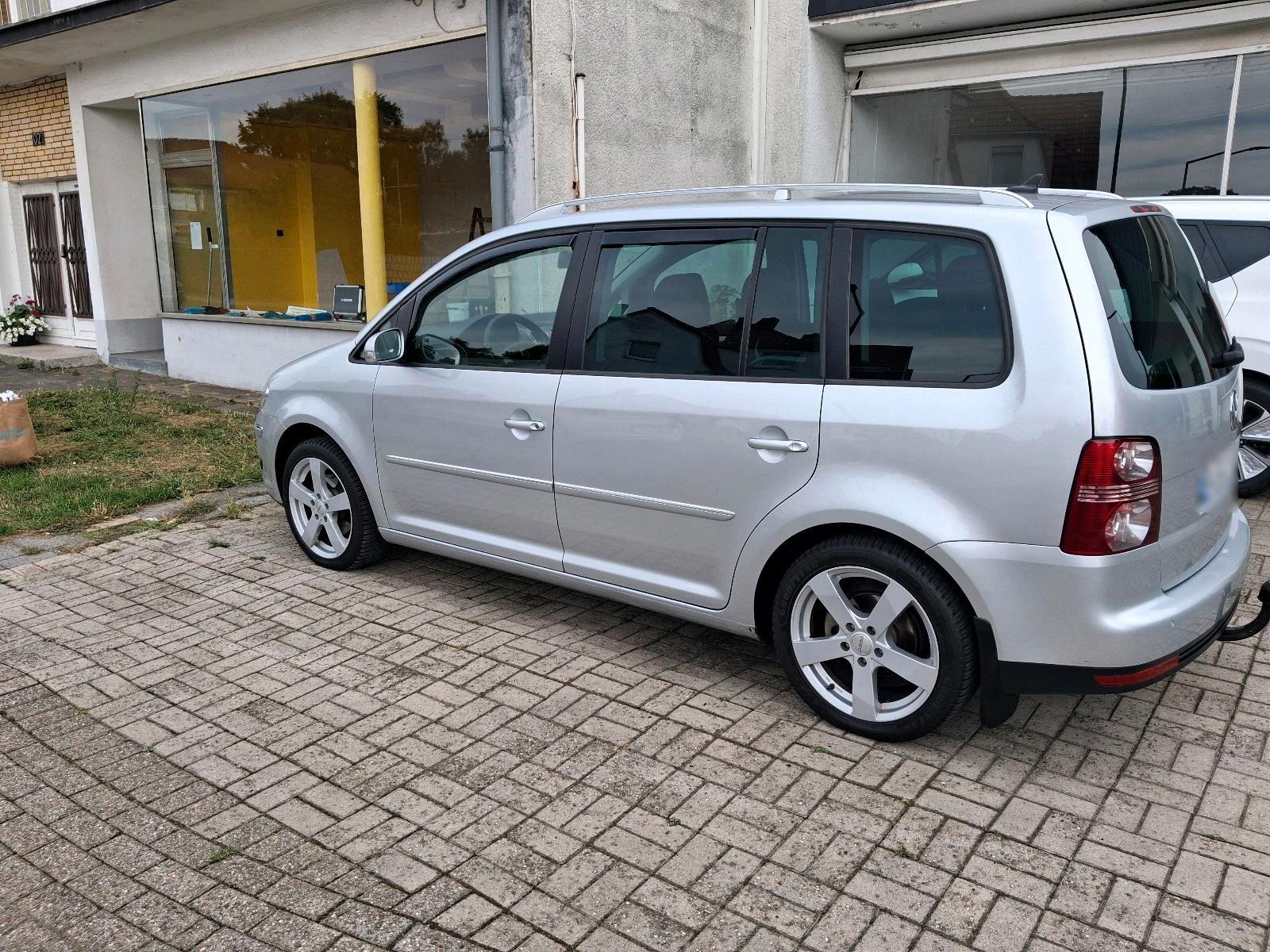 Volkswagen Touran 2007 — interior