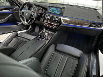 Fahrzeugabbildung BMW 520i Luxury Line Kamera HiFi Alarm Komfzg Panora