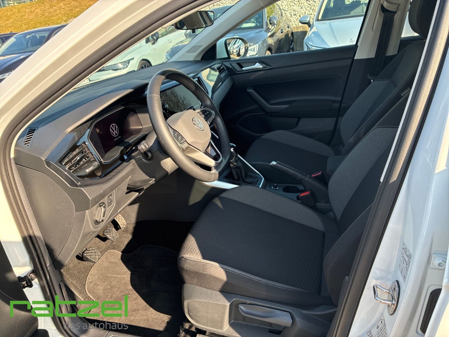 Fahrzeugabbildung Volkswagen Taigo Life 1,0 TSI LED DAB SHZ Spurhalteass. Ver
