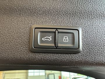 Audi A6 *AHK*ACC*4-Zonen*LED*HOLZ*