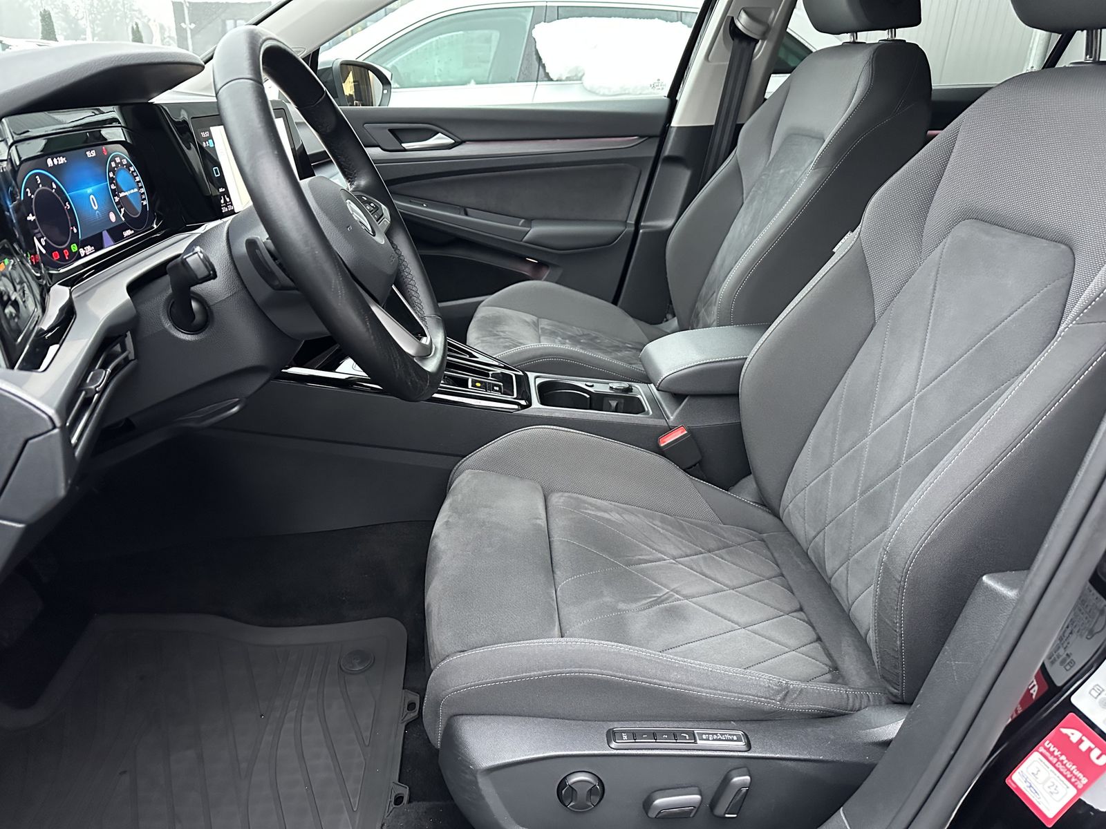 Fahrzeugabbildung Volkswagen Golf Variant 2.0 TDI DSG Style NAV+LED+AHK+VCOCK