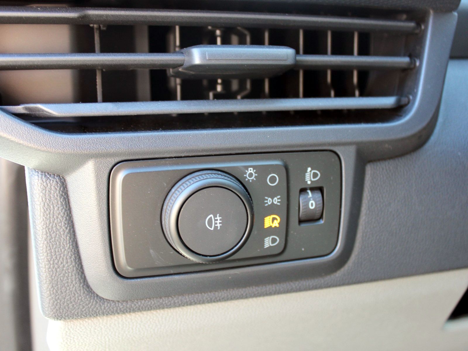 Fahrzeugabbildung Ford Transit Custom 320 L1 FWD Trend