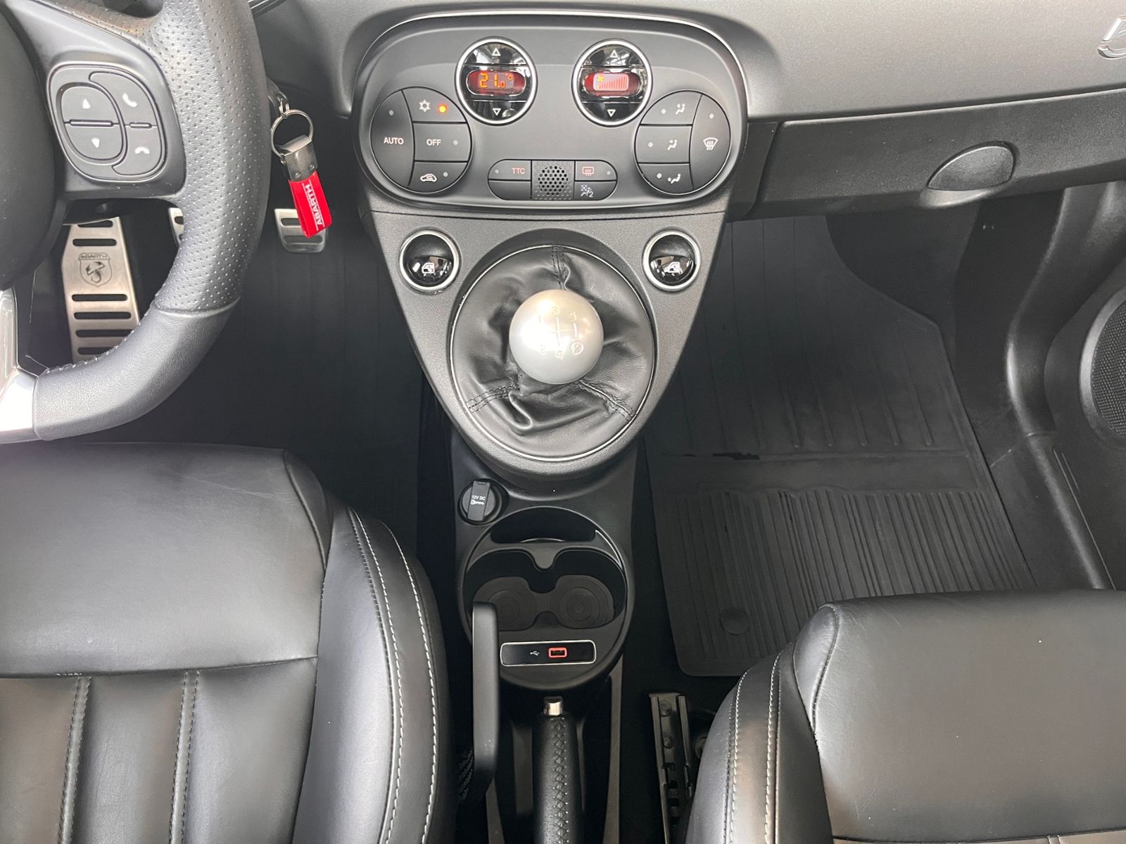 Fahrzeugabbildung Abarth 595C Turismo Sitzheizung XEN NAV LEDER PDC