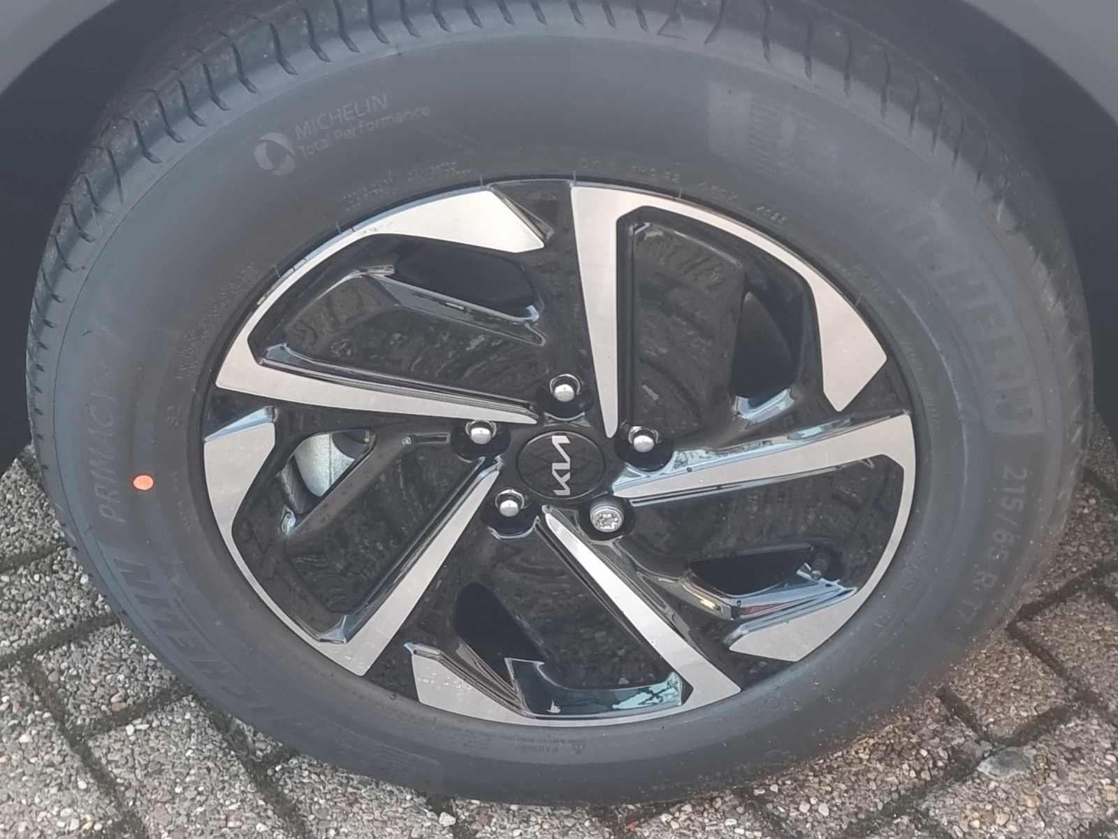 Fahrzeugabbildung Kia SPORTAGE 1.6T 48V 2WD DCT VIS KOM