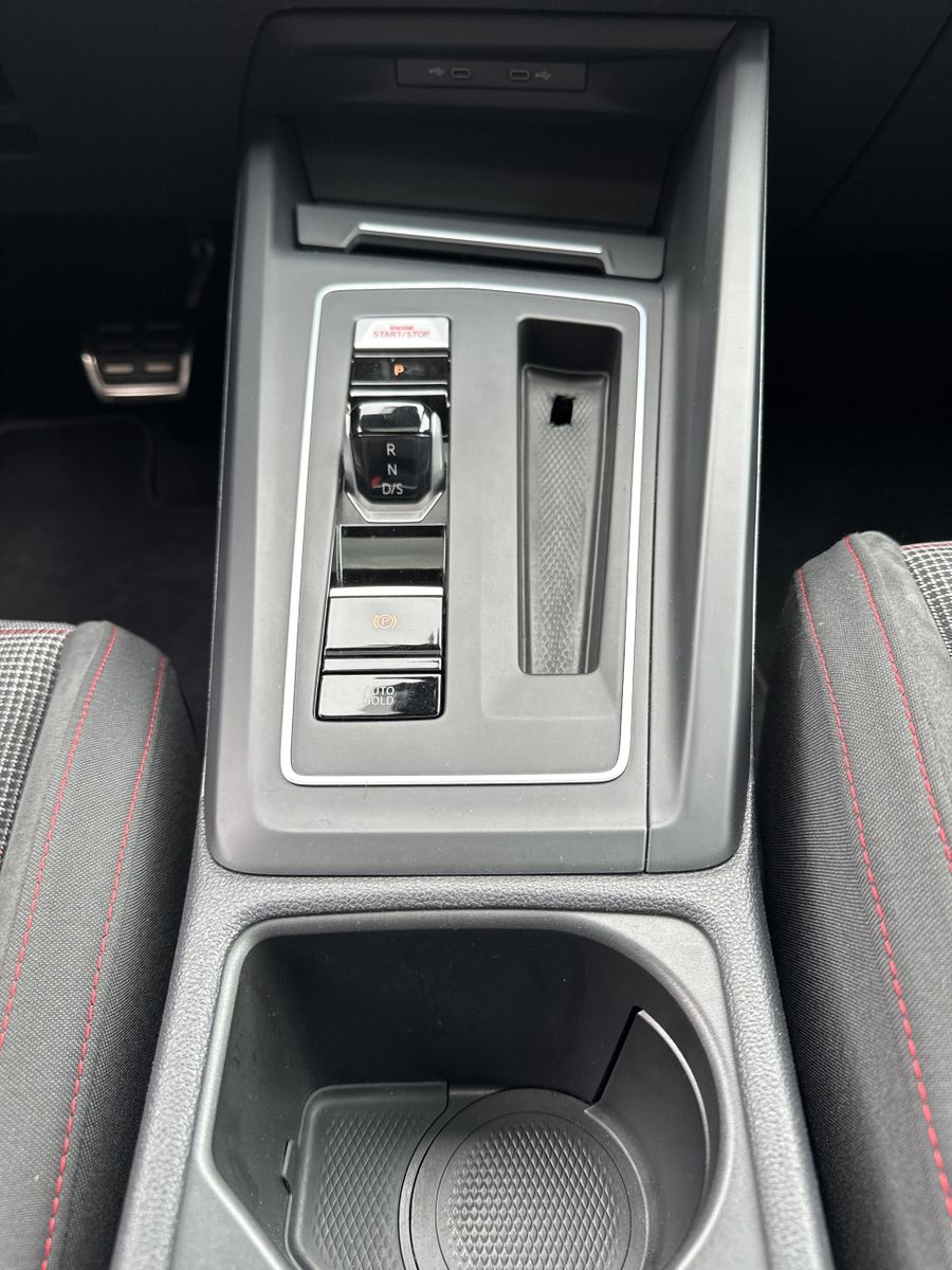 Fahrzeugabbildung Volkswagen Golf 2.0 TSI GTI DSG NAV+LED+ACC+PANO+AHK+KAMERA