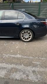 BMW 550i A - - blaue BMW 550