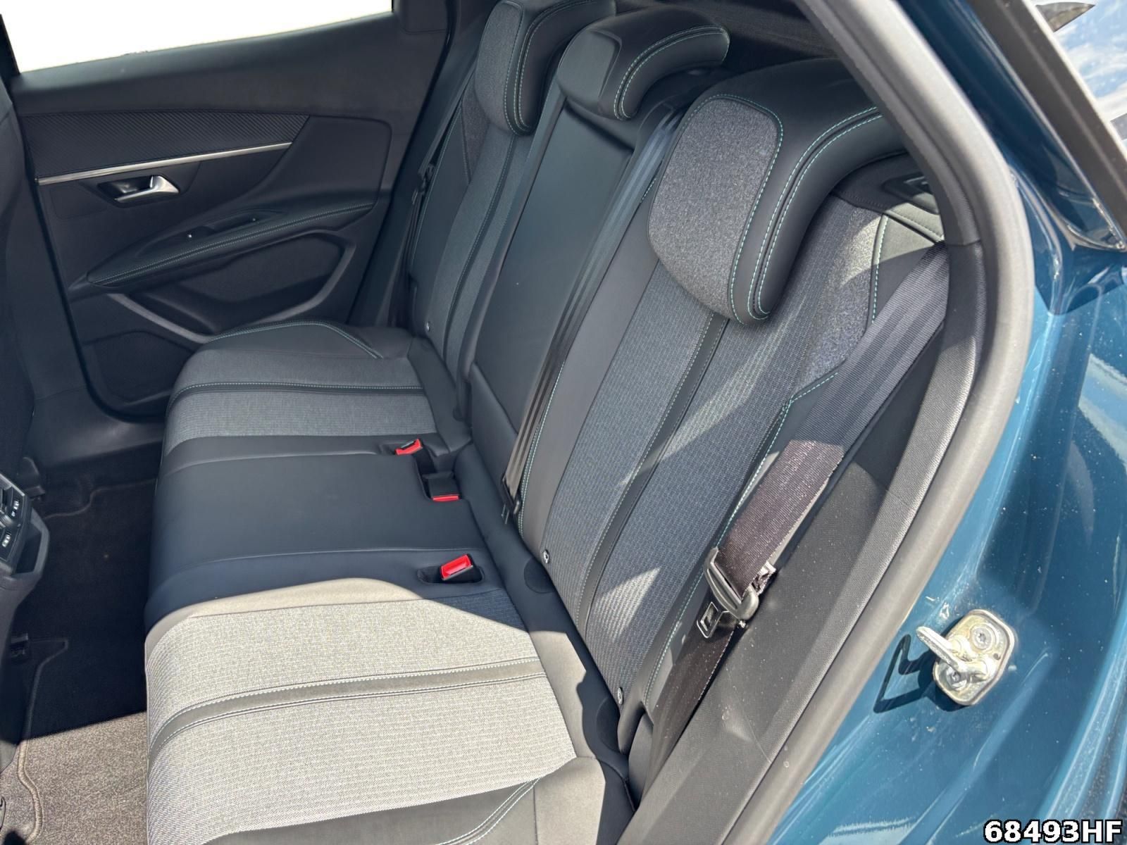 Fahrzeugabbildung Peugeot 3008 Allure Pack 1.2 PureTech 96kW*NAVI*KAMERA*