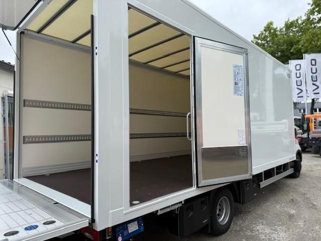 Fahrzeugabbildung Iveco Daily 70C18HA8/P Koffer LBW
