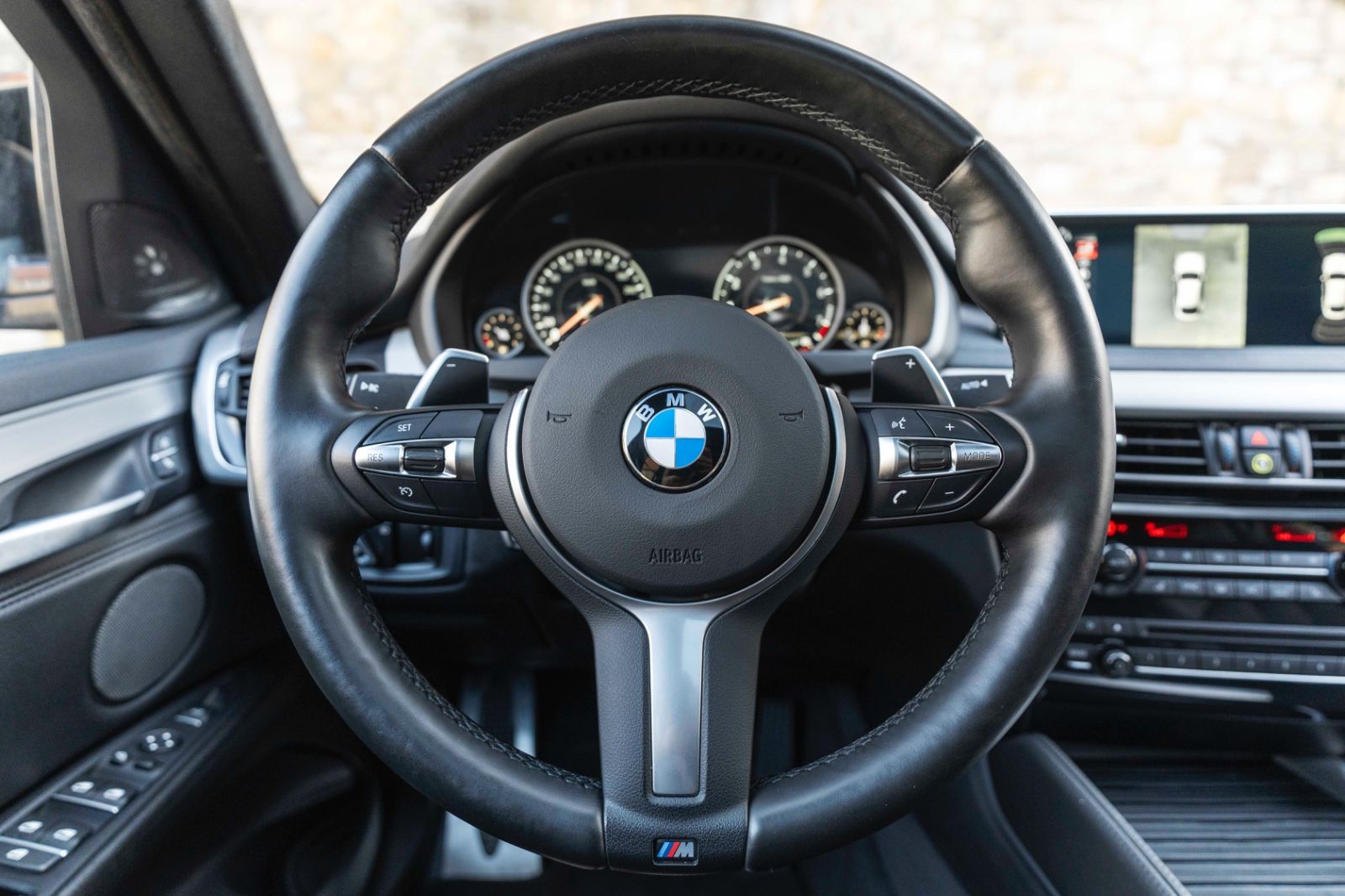 Fahrzeugabbildung BMW X6 xDrive35i M HUD H&K 360° LED TOTW PDC