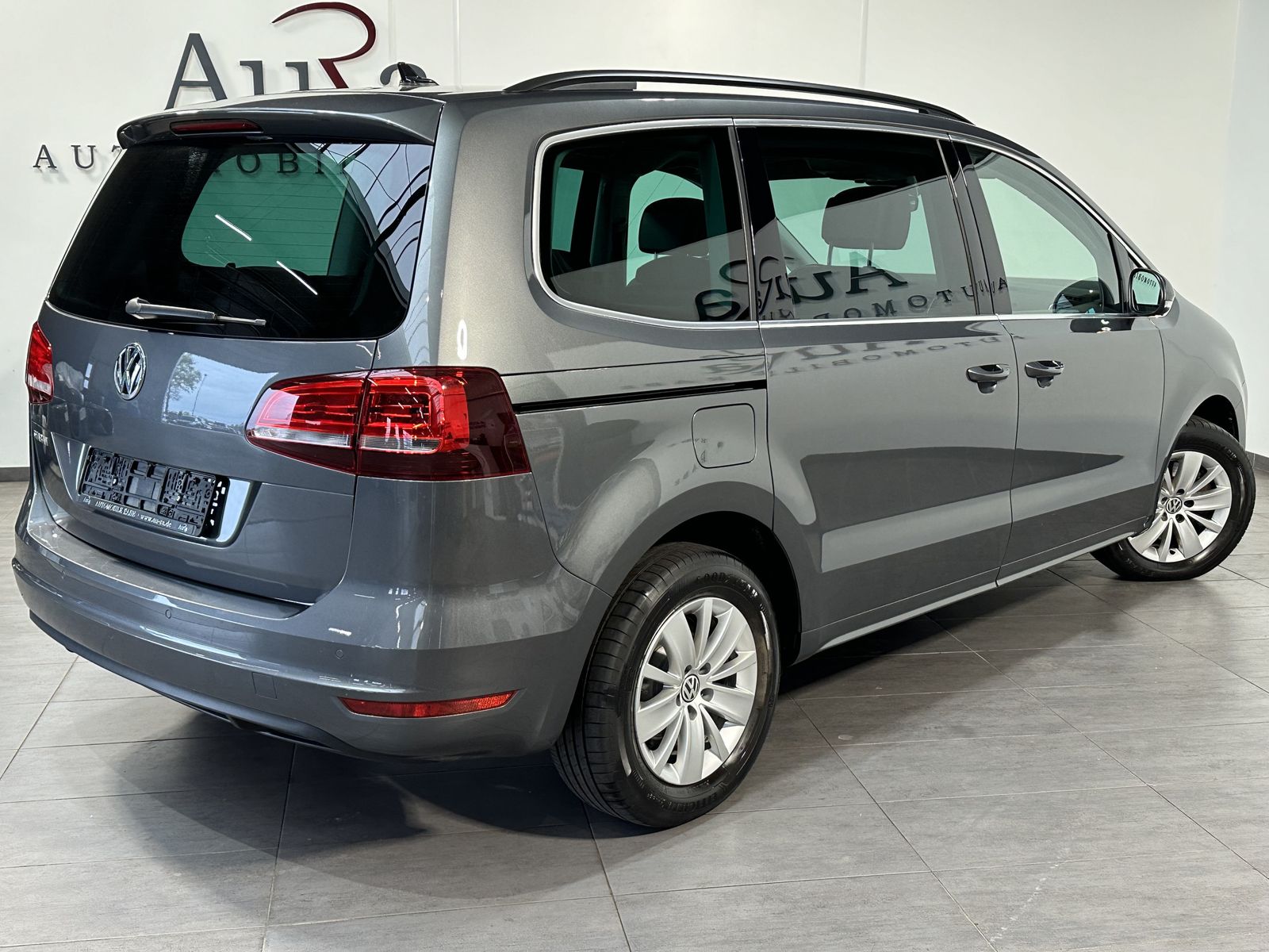 Fahrzeugabbildung Volkswagen Sharan 1.4 TSI DSG 7-Sitzer CL NAV+XEN+AHK+PANO