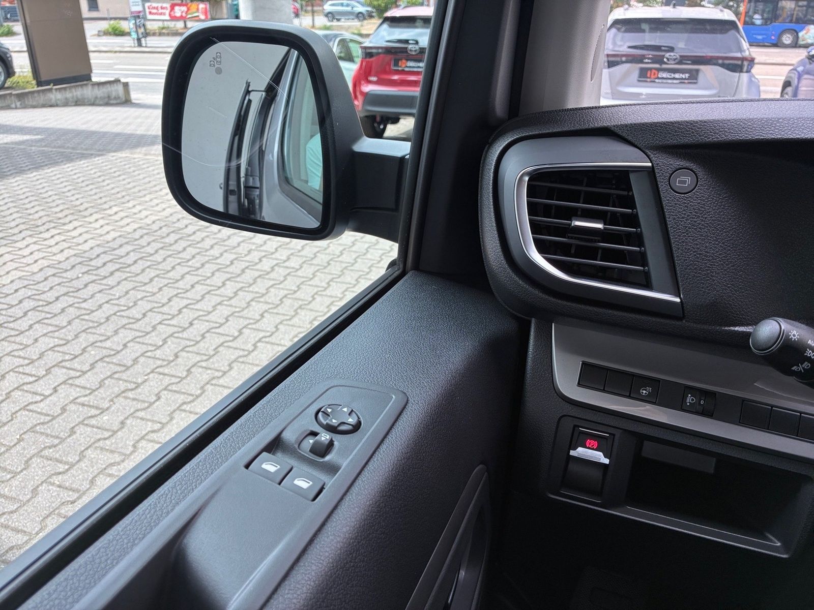 Fahrzeugabbildung Opel Zafira Life 2.2 Diesel (L2) Edition M Kamera,LED