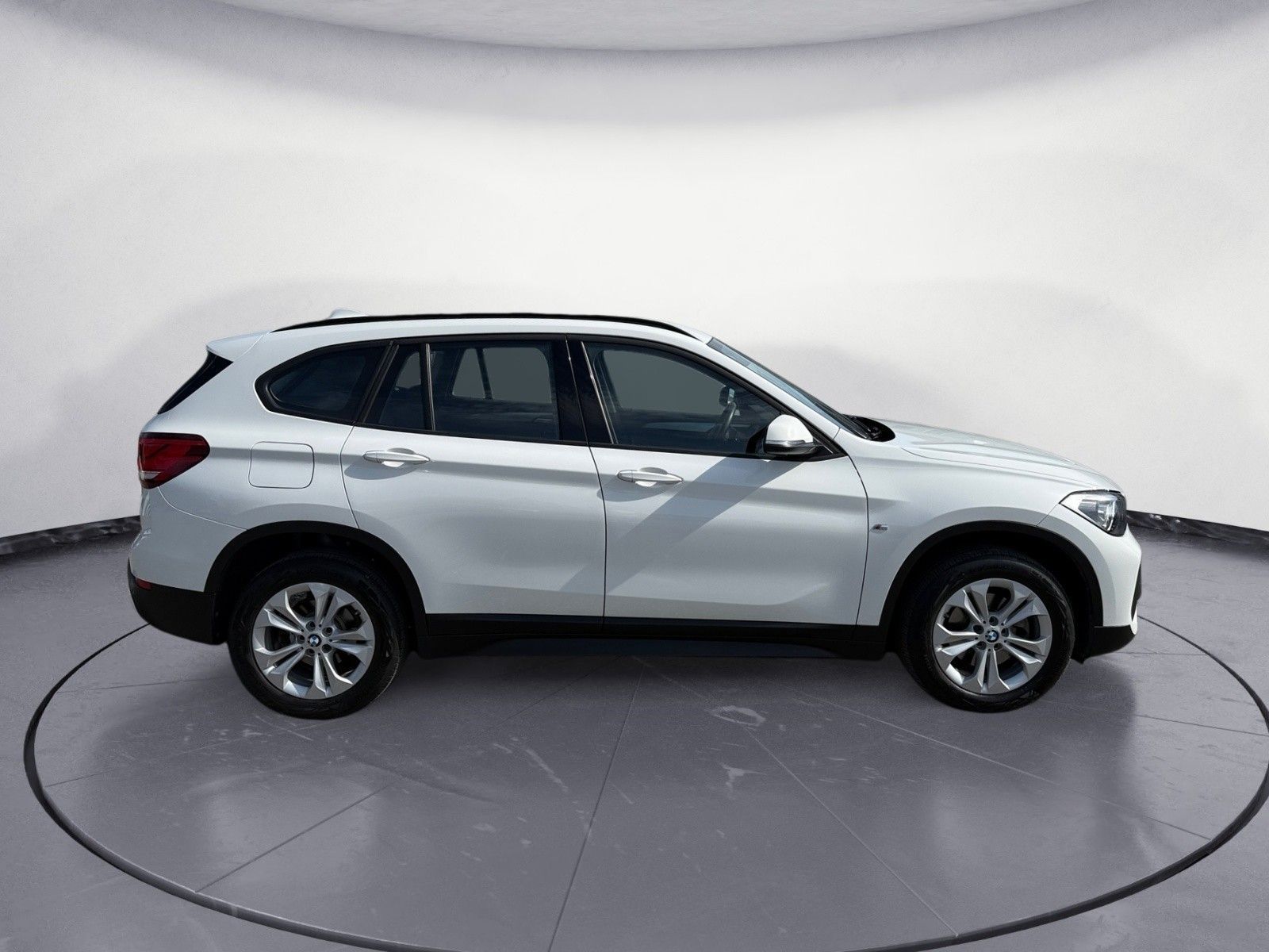 BMW X1 sDrive18i Advantage Navi Klimaaut. Aut. Heckk foto 6