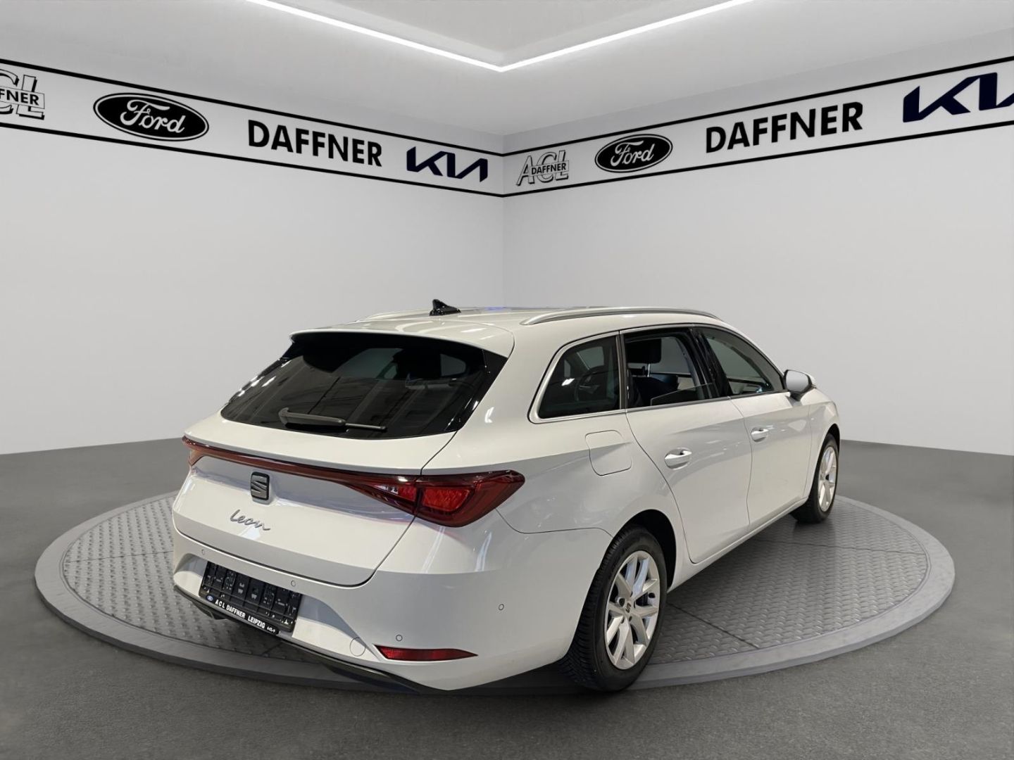Fahrzeugabbildung SEAT Leon Sportstourer Style 1.5 TSI EU6d
