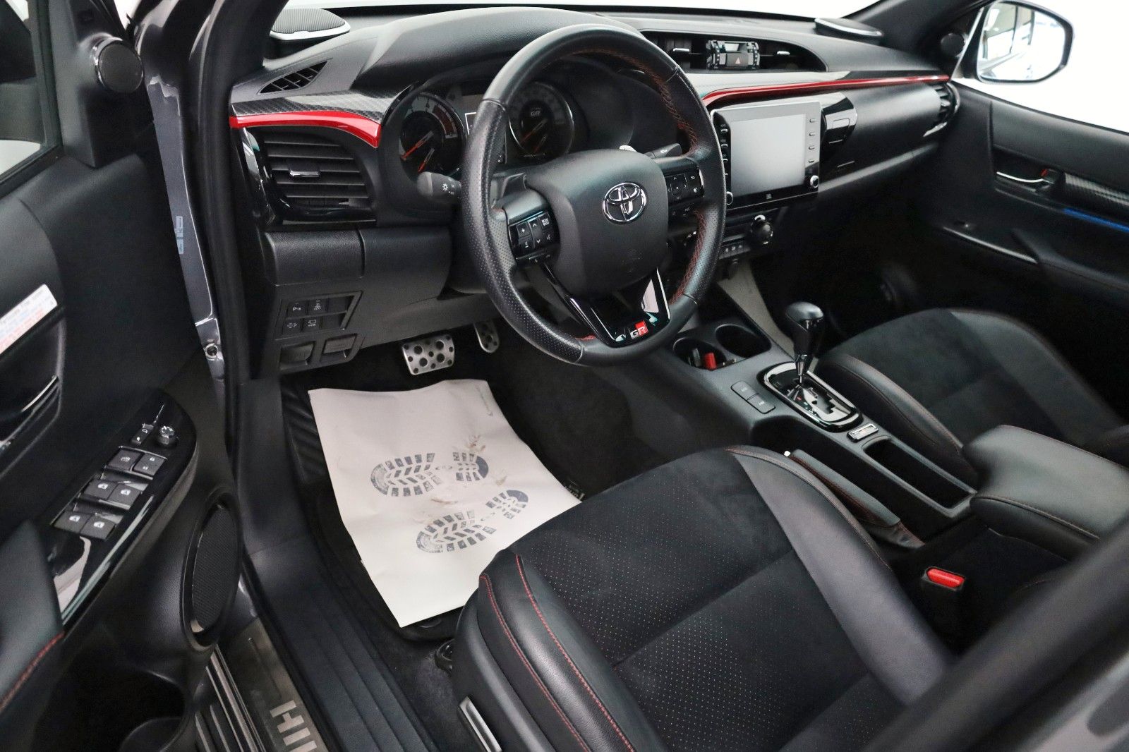 Fahrzeugabbildung Toyota Hilux 2.8 D-4D GR Sport,Alcant,.ACC,Rollo el,AHK