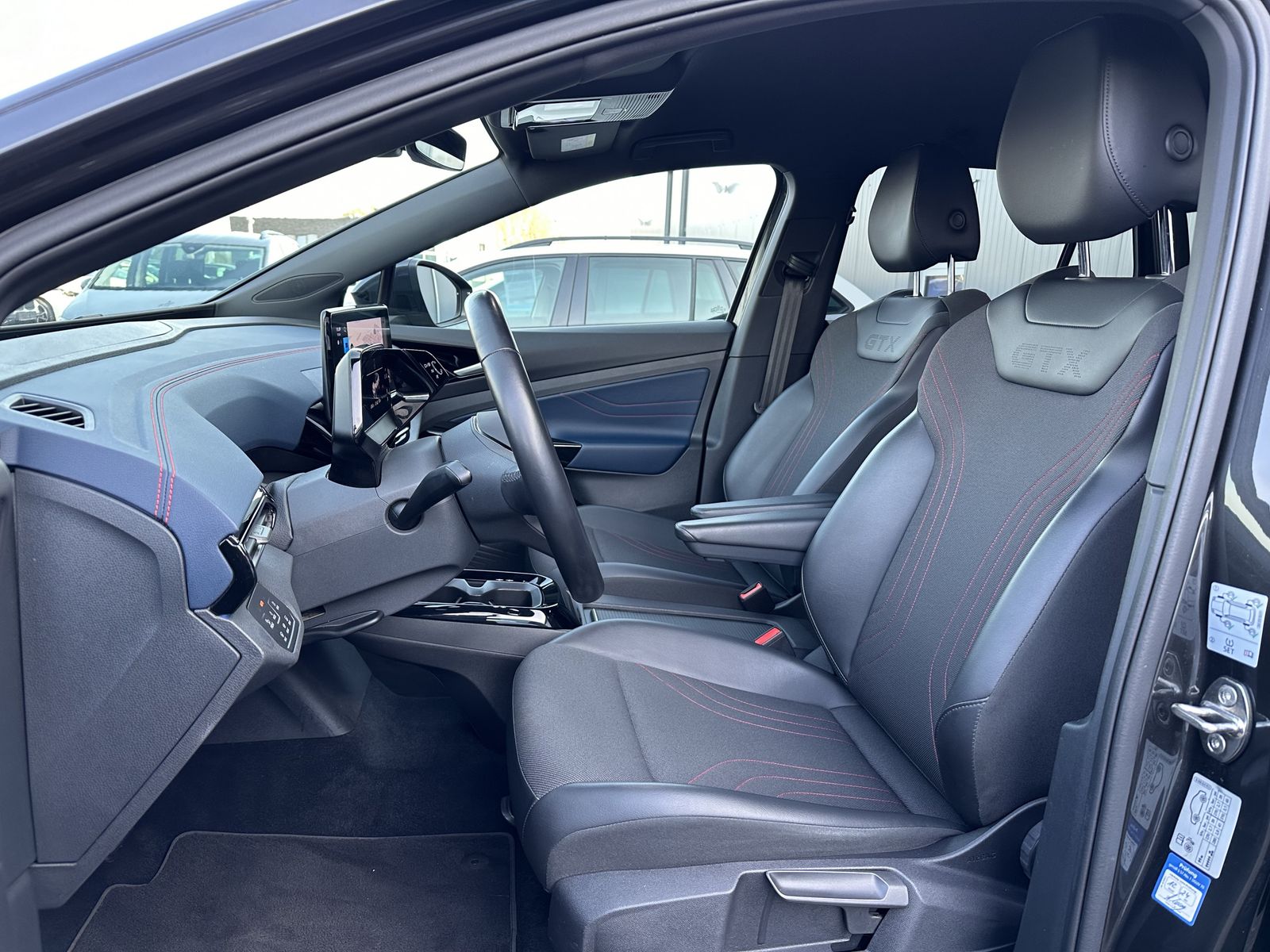 Fahrzeugabbildung Volkswagen ID.4 4M GTX Sport NAV+MATRIX+ACC+KAM+VC+21ZO+1HD