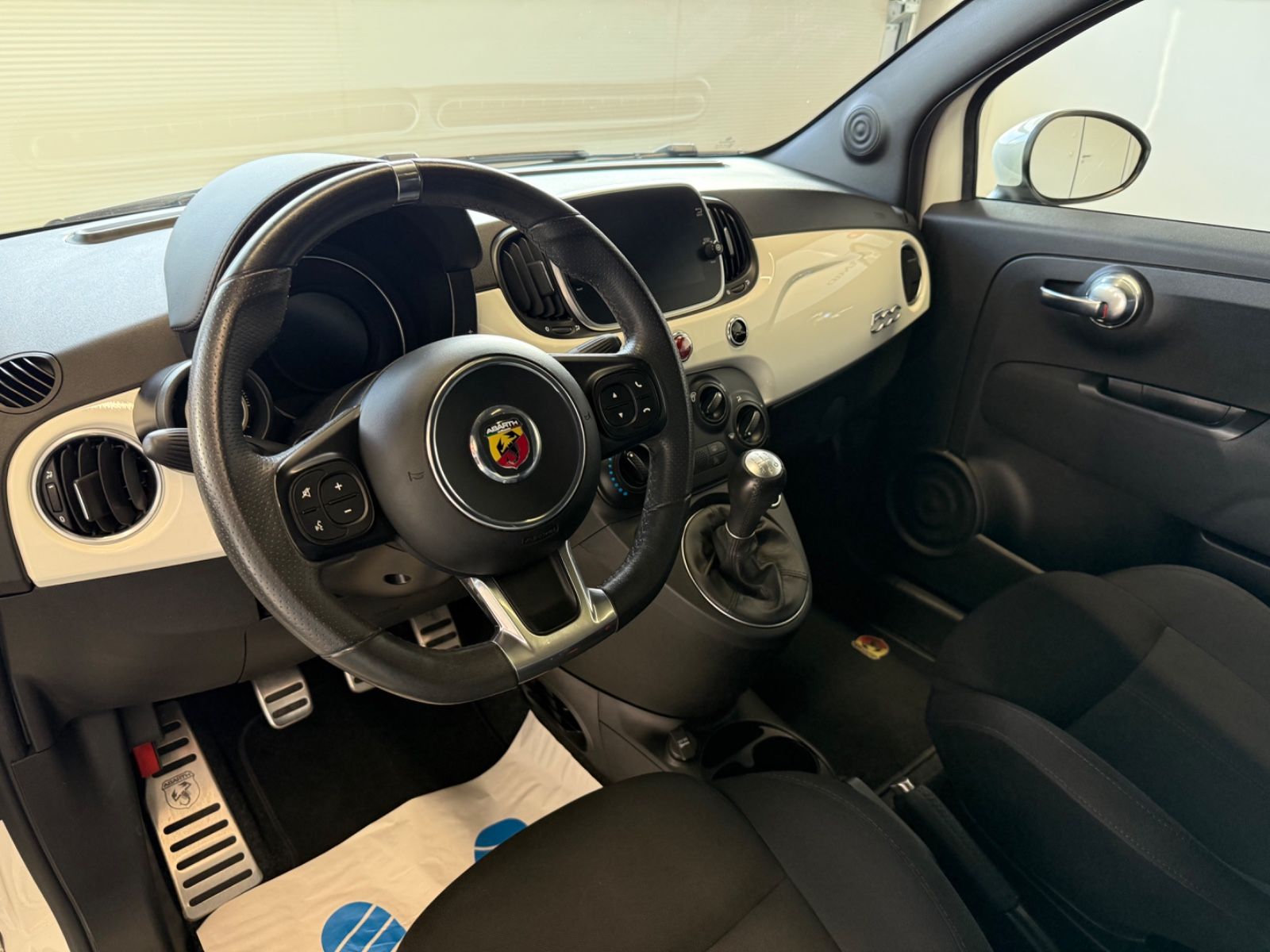 Fahrzeugabbildung Abarth 500 595 Basis, Sky Dome Pano,  Alu Sport,