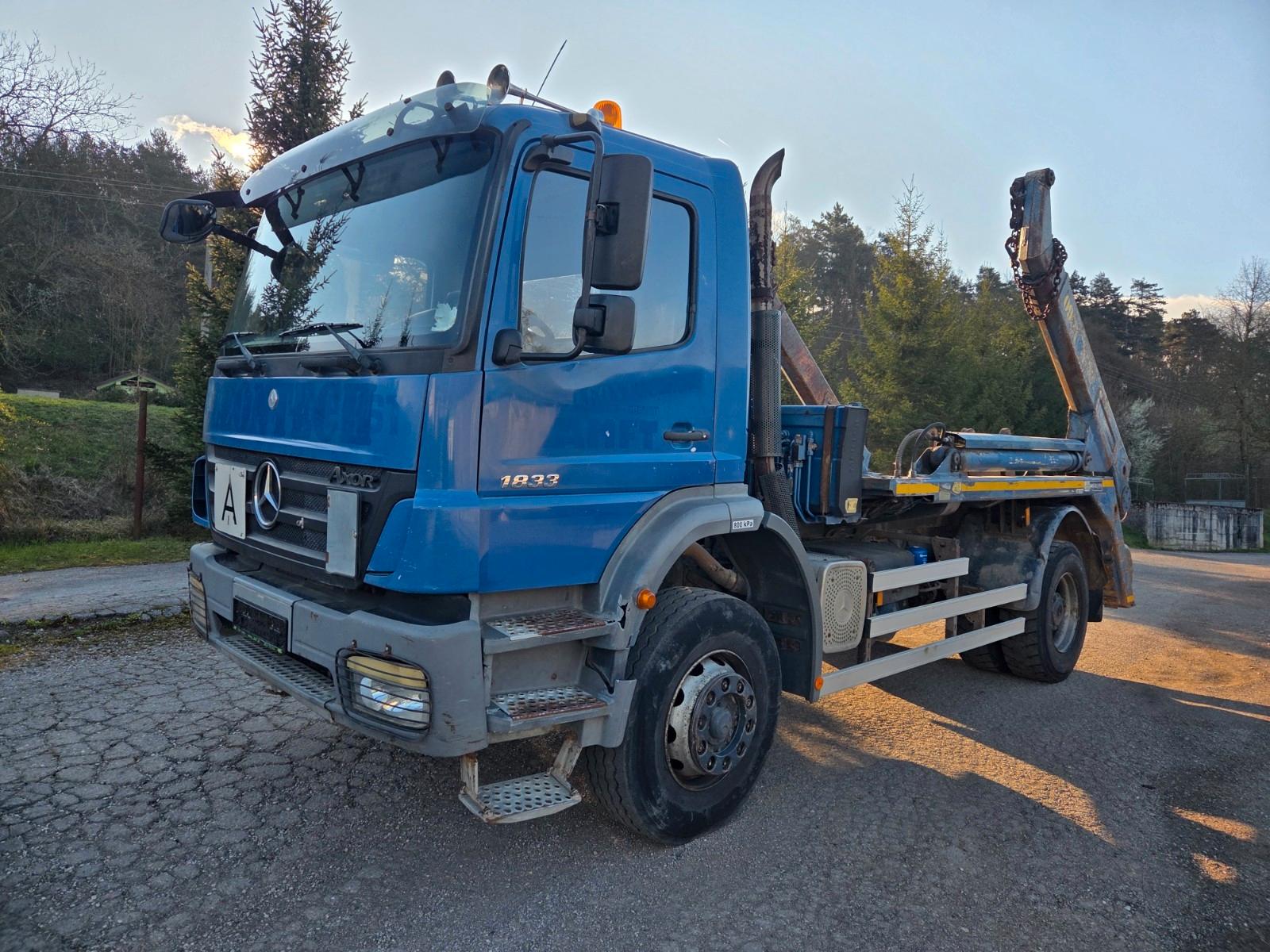 Mercedes-Benz AXOR 1833 4x2 chain container system