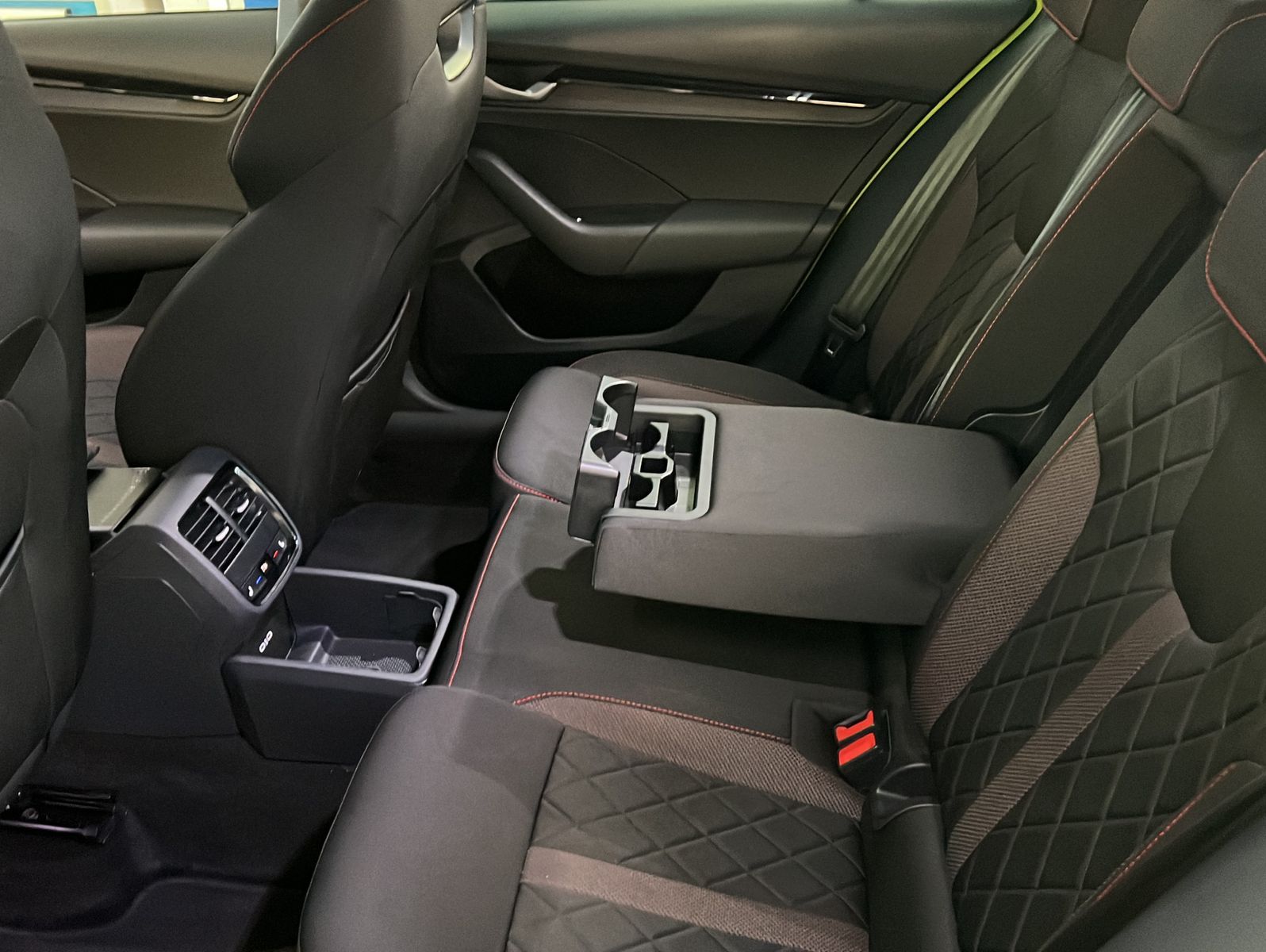 Skoda Octavia 2.0 TSI RS DSG*Pano*Navi*Kessy*SideAssis foto 15