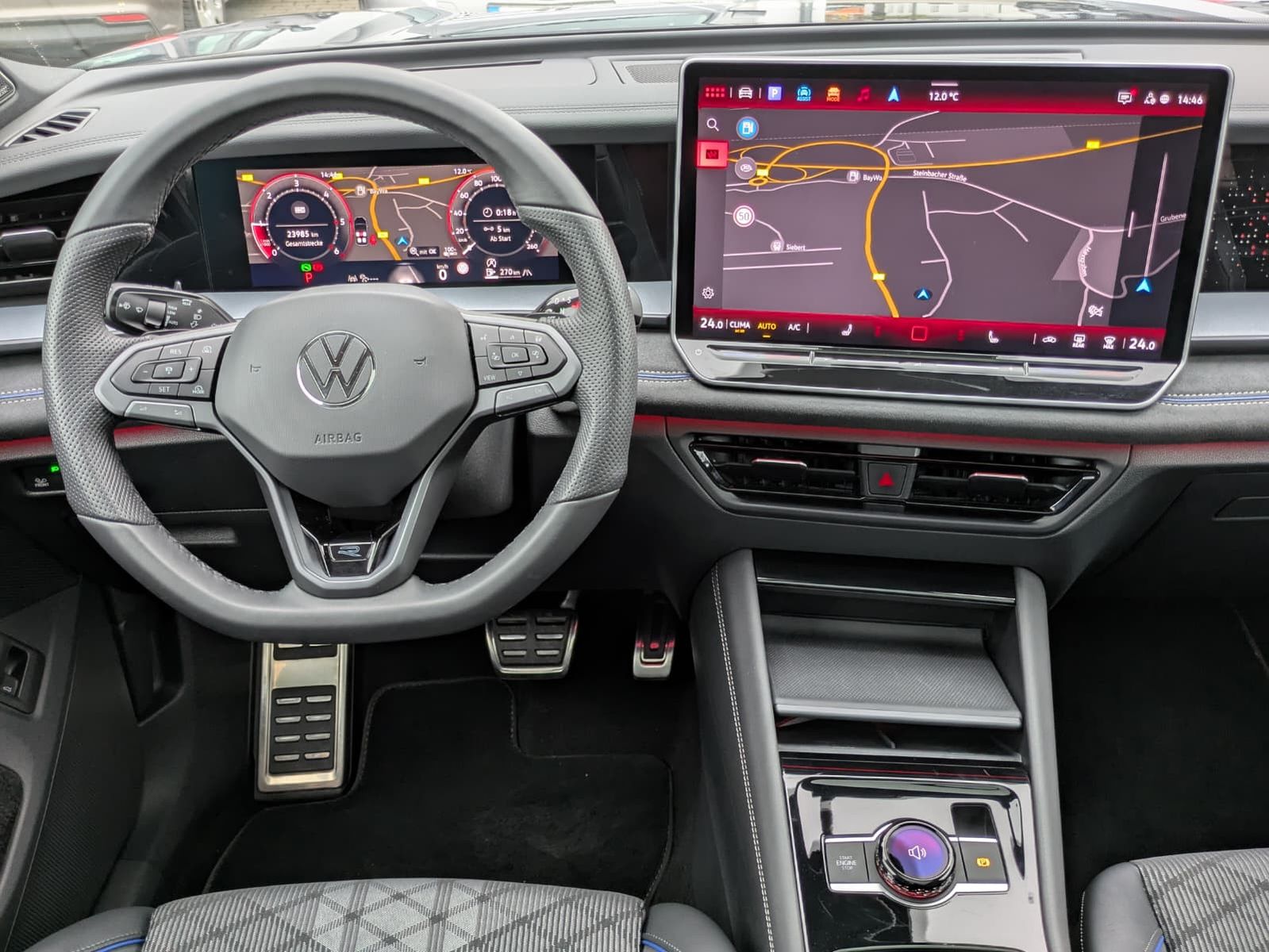 Fahrzeugabbildung Volkswagen Tayron 2.0 TDI 4M R-Line BLACK*7Si*MATRIX*PANO