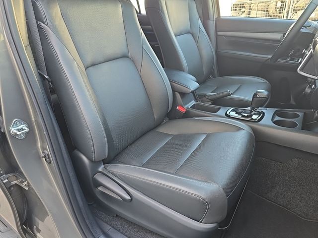 Hilux 2.8 D-4D DC Invincible Rollo*AHK*360°