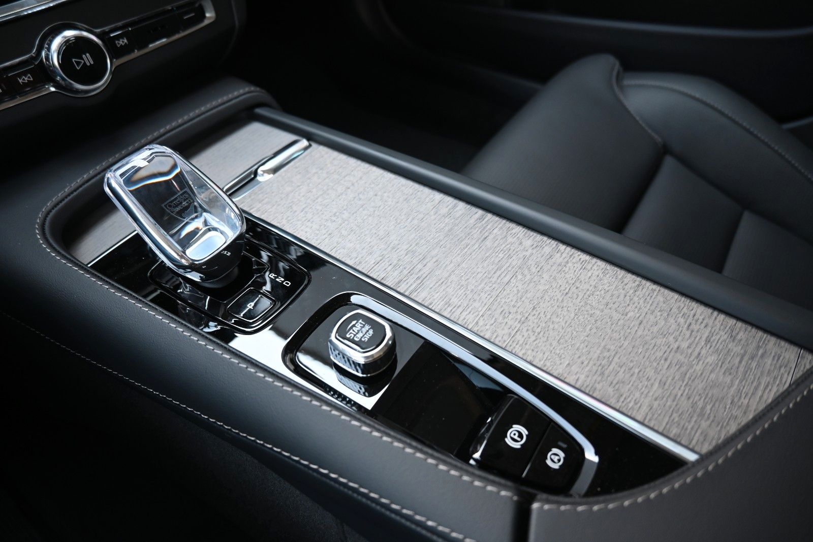 Fahrzeugabbildung Volvo V90 B4 D AWD Cross Country *Pano*STDHZG*ACC