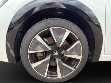 Peugeot 208 e GT Pack 136 50kWH Navi+RFK+SHZ+Carplay+Pan