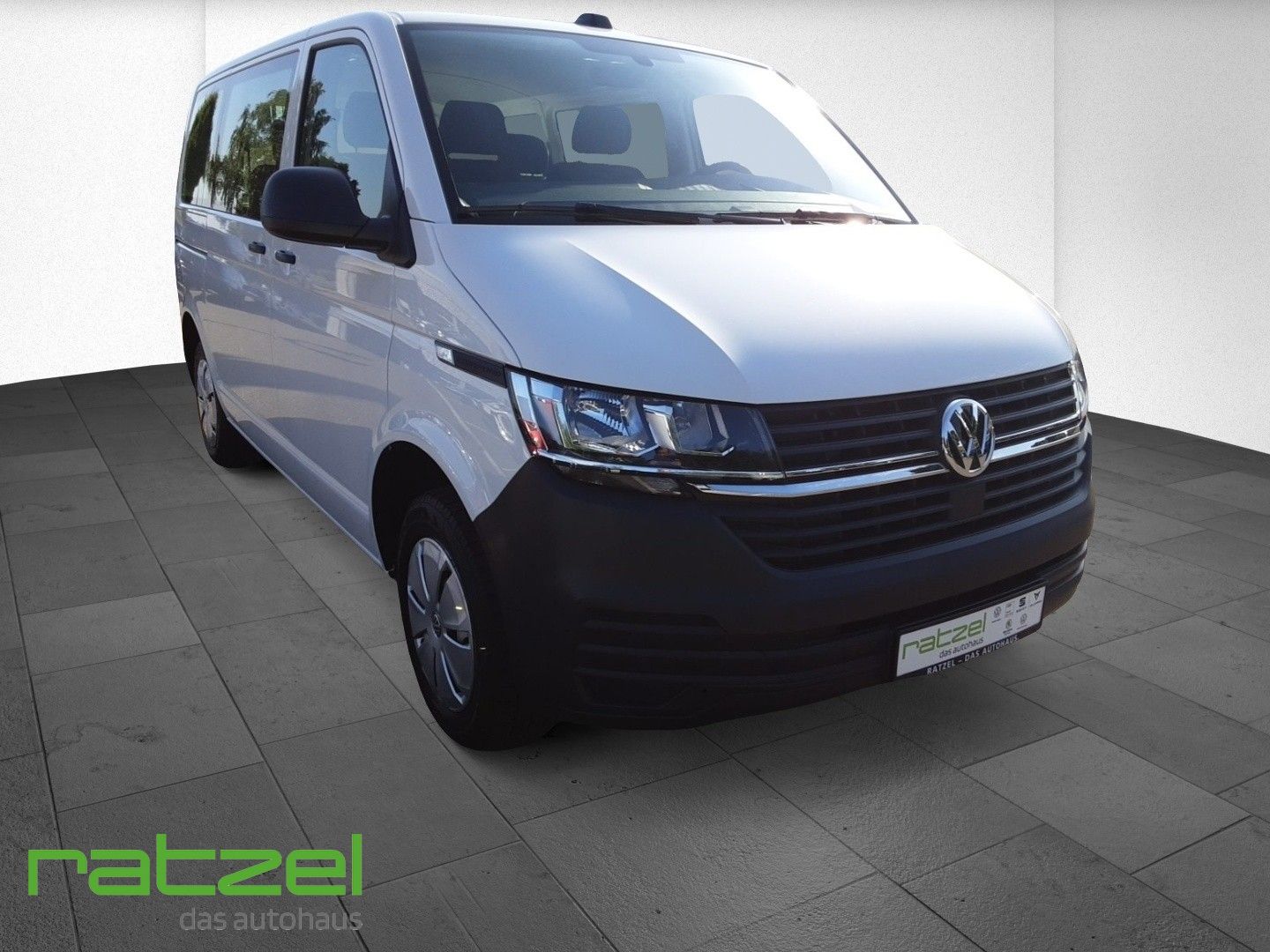 Fahrzeugabbildung Volkswagen T6.1 Kombi KR 2.0 TDI 9-Sitzer Anhängerkupplung