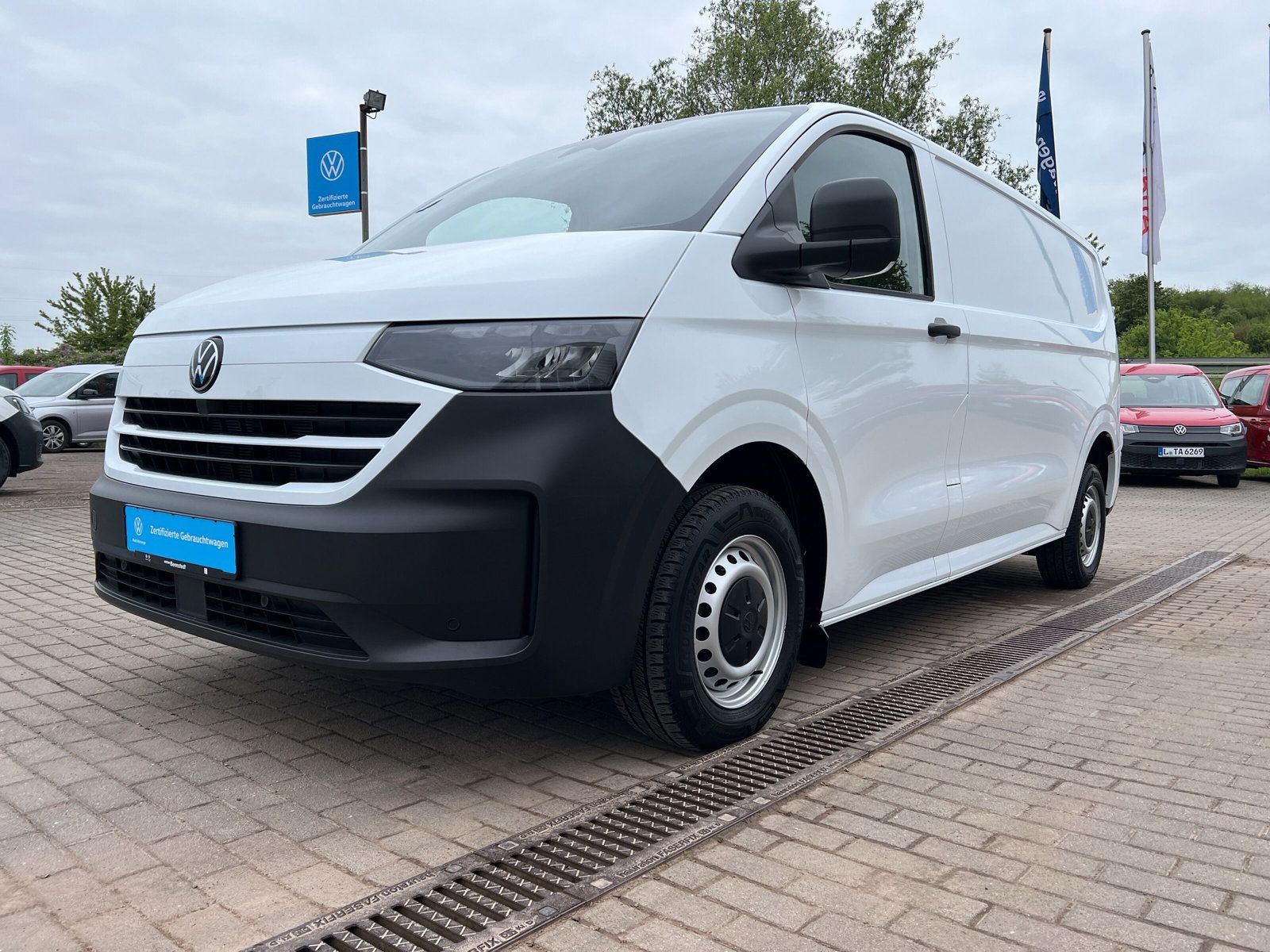 Fahrzeugabbildung Volkswagen T7 Transporter 2.0 TDI LR 3-Sitze LED KAMERA