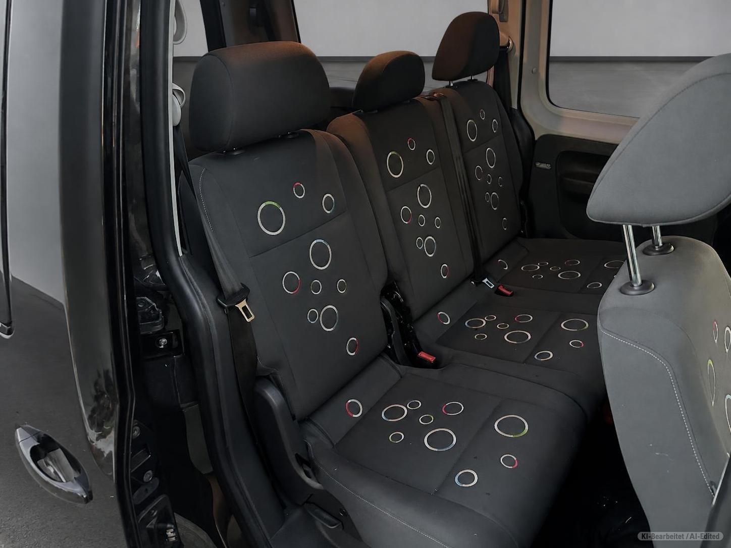 Volkswagen Caddy Maxi behindertengerecht / Rampe