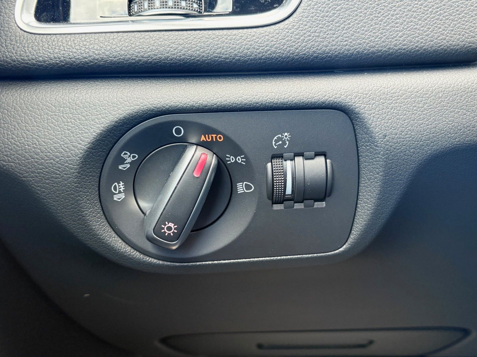 Fahrzeugabbildung Audi Q3 design quattro 2.0 TDI S-tronic Navi LED SHZ