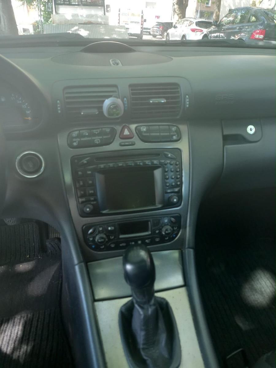 Mercedes-Benz C200 2004 — photo 9
