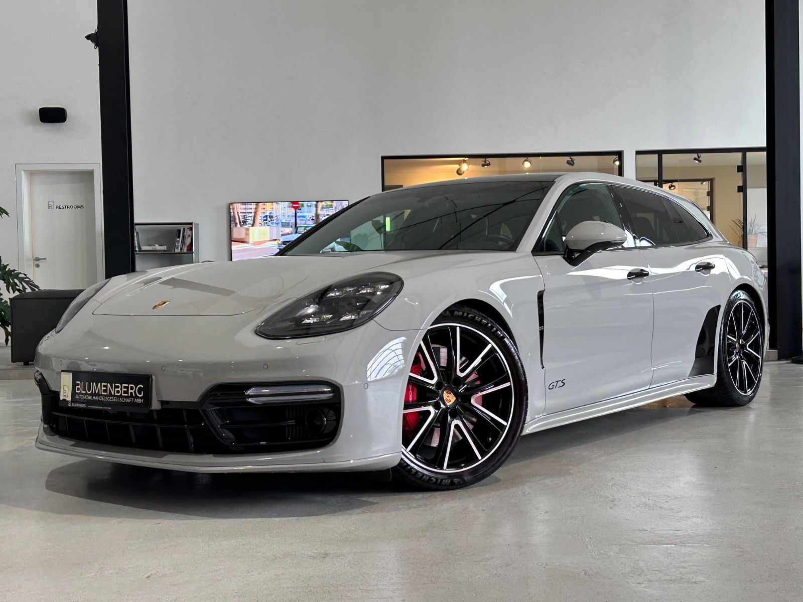 PORSCHE Panamera Sport Turismo GTS *Rear Seat ,Approved*