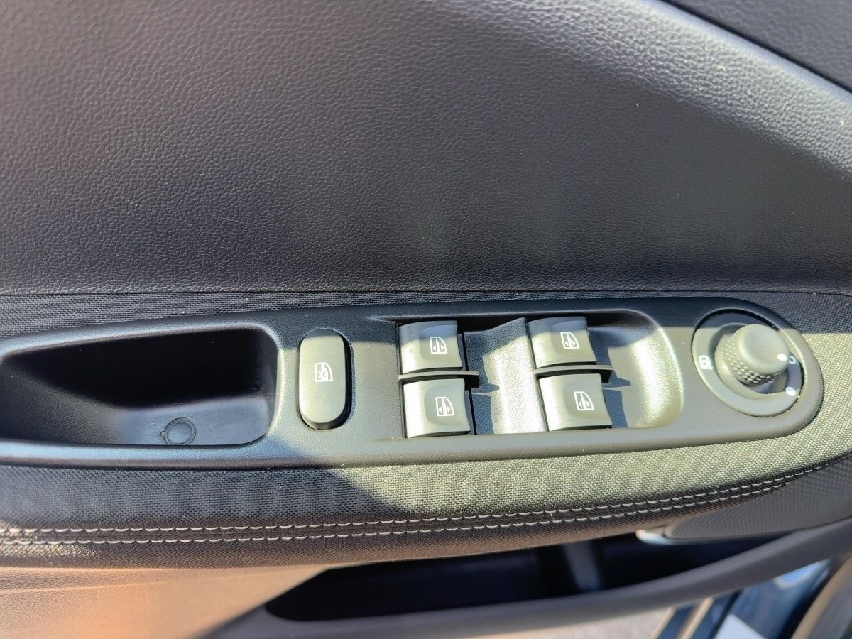 Fahrzeugabbildung Renault ZOE Life R110 Z.E 40 EPH (Batt.-miete)