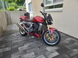Kawasaki Z1000 - KAWASAKI STREETFIGHTER