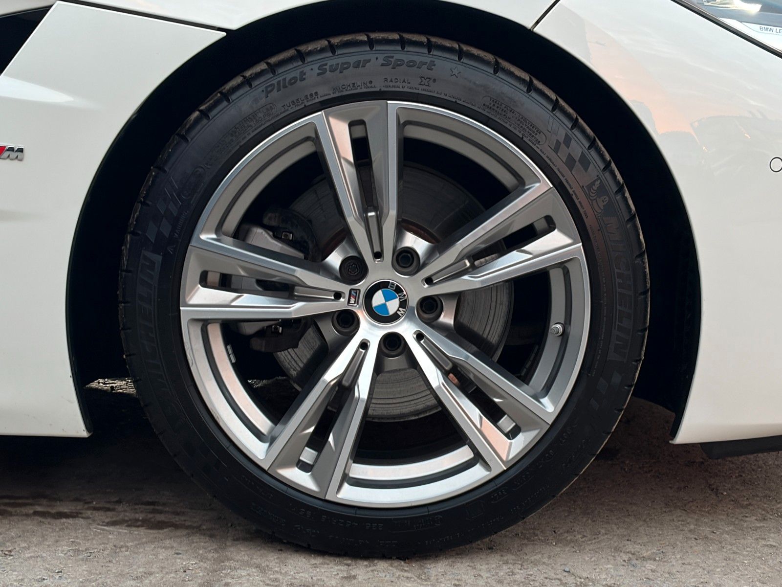 Fahrzeugabbildung BMW Z4 sDrive20i M Sport Anthrazit HUD ACC H&K LHZ