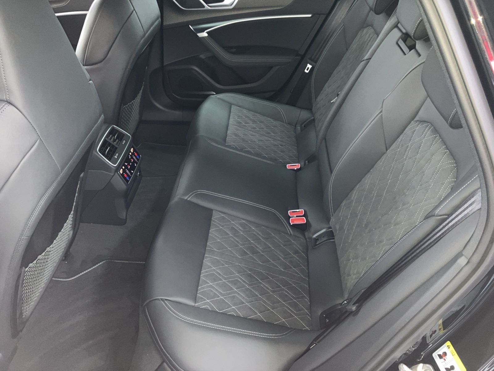 Fahrzeugabbildung Audi S6 Avant TDI Q MATRIX ACC AHK LUFT 21" PANO STH